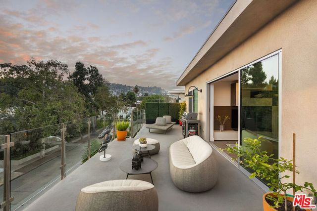 728 N Sweetzer Avenue 403, West Hollywood, CA 90069