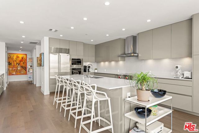 728 N Sweetzer Avenue 403, West Hollywood, CA 90069