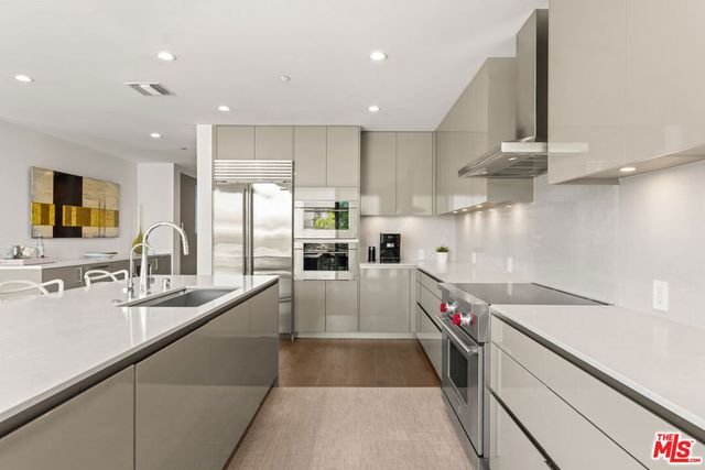 728 N Sweetzer Avenue 403, West Hollywood, CA 90069