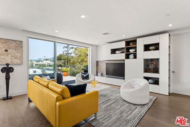 728 N Sweetzer Avenue 403, West Hollywood, CA 90069