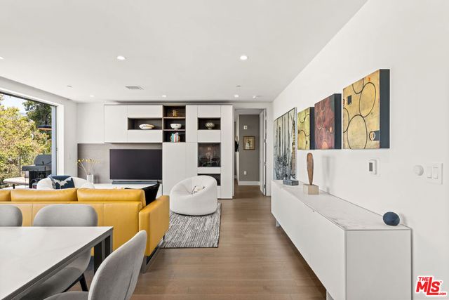 728 N Sweetzer Avenue 403, West Hollywood, CA 90069