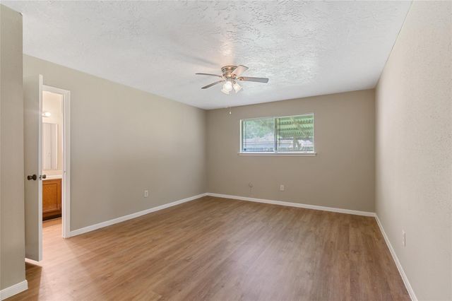 10427 Huntington Place Drive, Houston, TX 77099