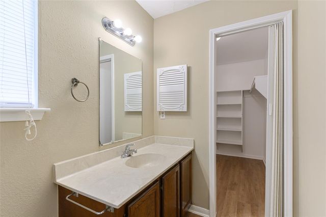10427 Huntington Place Drive, Houston, TX 77099