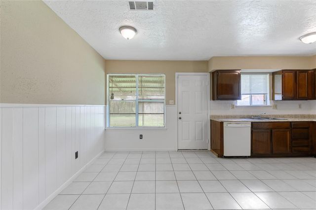 10427 Huntington Place Drive, Houston, TX 77099