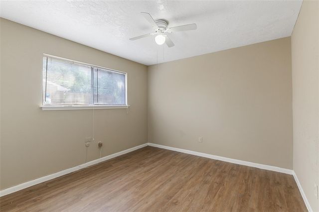 10427 Huntington Place Drive, Houston, TX 77099
