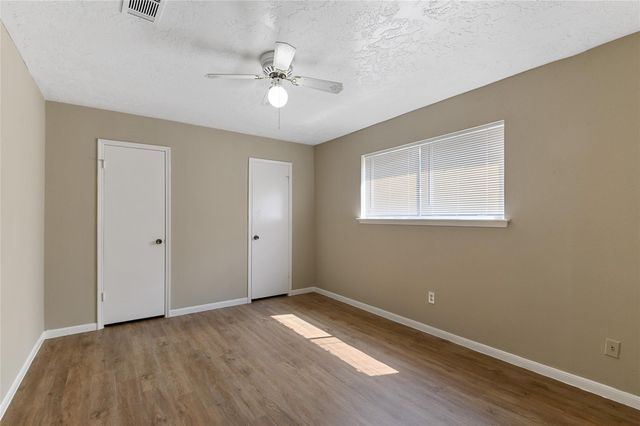 10427 Huntington Place Drive, Houston, TX 77099
