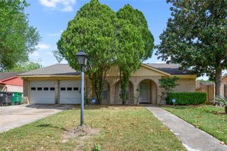10427 Huntington Place Drive, Houston, TX 77099