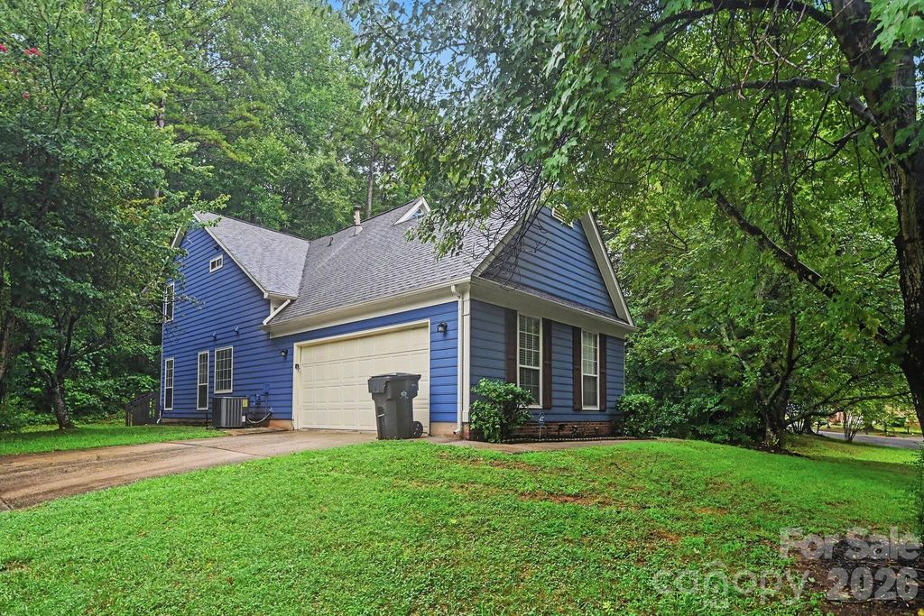 8722 Woodhill Manor Court, Charlotte, NC 28215