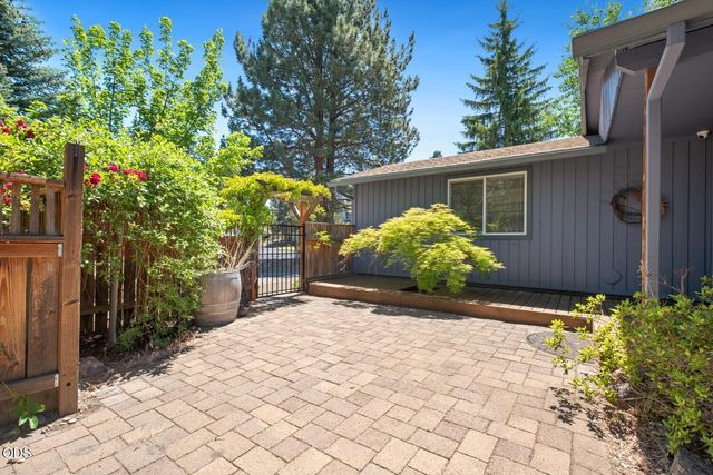 2849 NE Lotno Drive, Bend, OR 97701