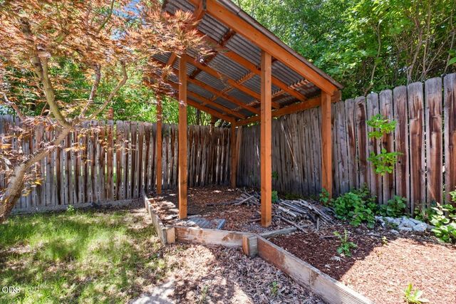 2849 NE Lotno Drive, Bend, OR 97701