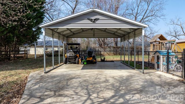 160 Elm Avenue, Hudson, NC 28638