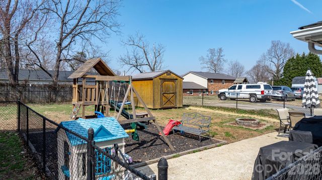 160 Elm Avenue, Hudson, NC 28638