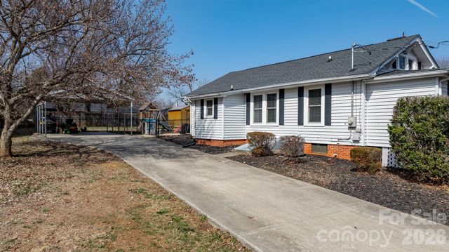 160 Elm Avenue, Hudson, NC 28638