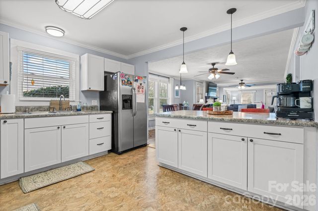 160 Elm Avenue, Hudson, NC 28638