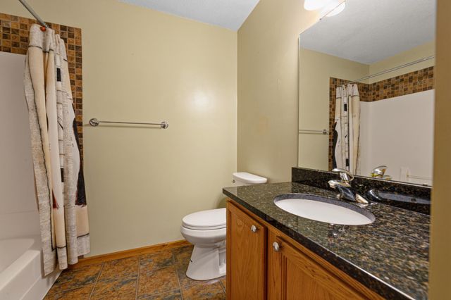 1437 Mcintosh Circle, Shakopee, MN 55379