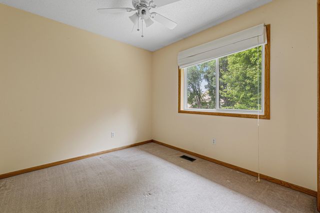 1437 Mcintosh Circle, Shakopee, MN 55379