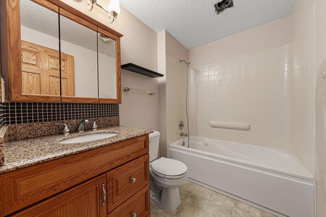 1437 Mcintosh Circle, Shakopee, MN 55379