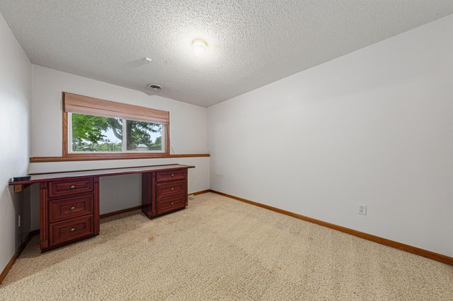 1437 Mcintosh Circle, Shakopee, MN 55379