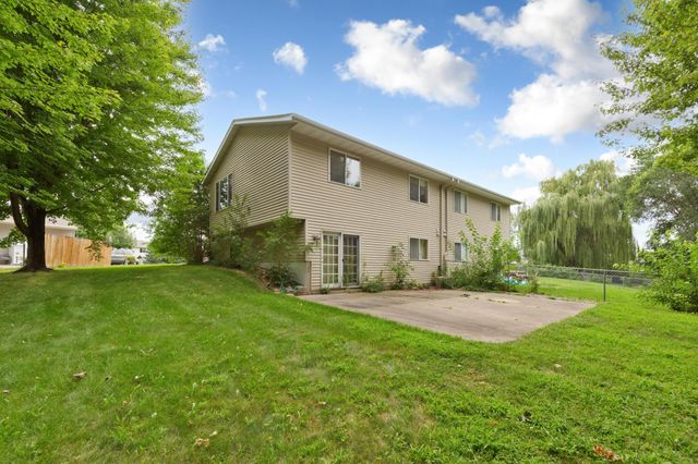 1437 Mcintosh Circle, Shakopee, MN 55379