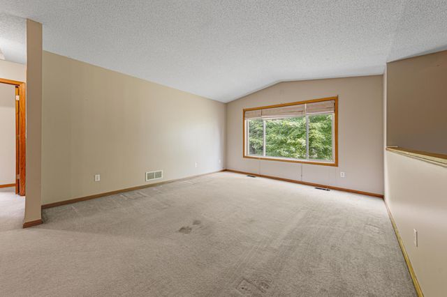 1437 Mcintosh Circle, Shakopee, MN 55379