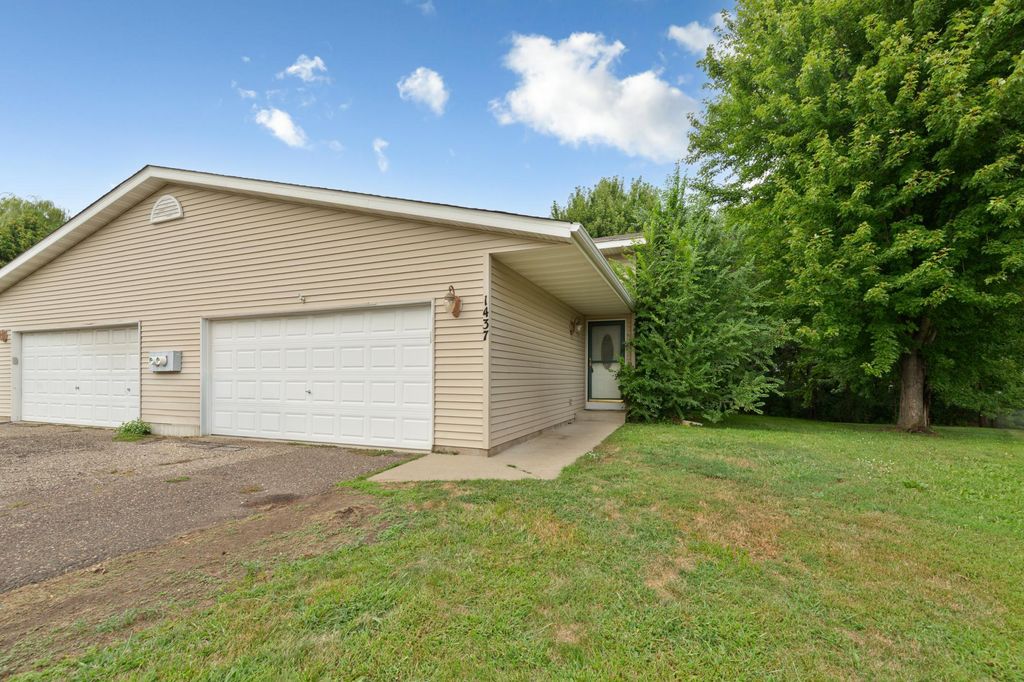 1437 Mcintosh Circle, Shakopee, MN 55379