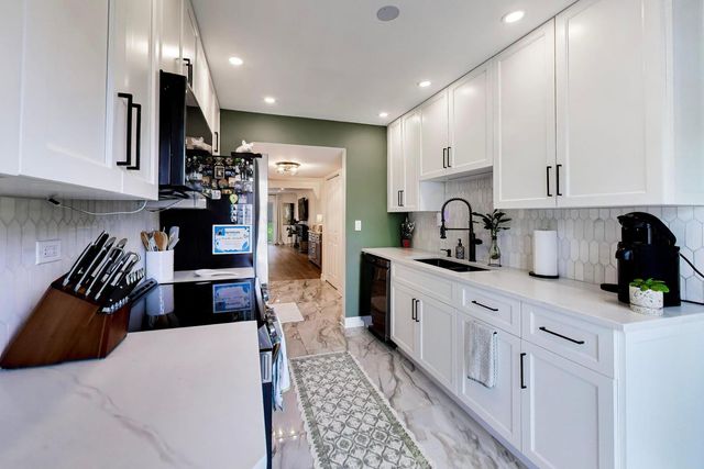 1714 Northfield Square B, Northfield, IL 60093