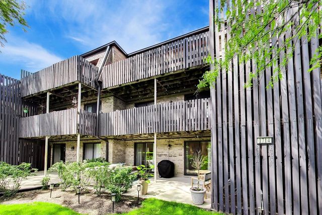 1714 Northfield Square B, Northfield, IL 60093