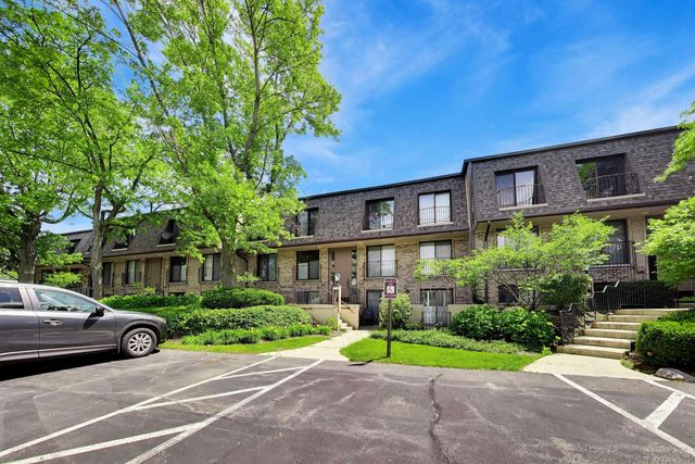 1714 Northfield Square B, Northfield, IL 60093