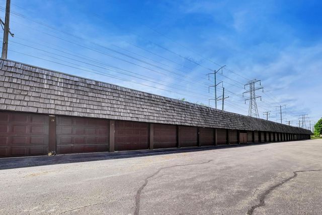 1714 Northfield Square B, Northfield, IL 60093