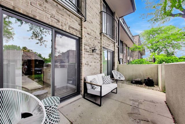 1714 Northfield Square B, Northfield, IL 60093
