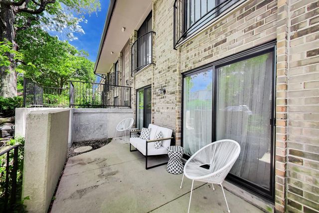 1714 Northfield Square B, Northfield, IL 60093
