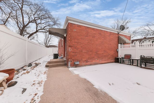 1428 Pickwick Street, Ottawa, IL 61350