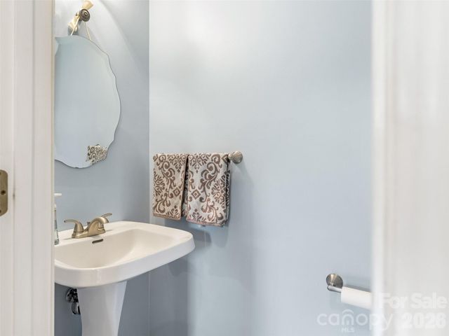 1000 Kerry Greens Drive, Matthews, NC 28104