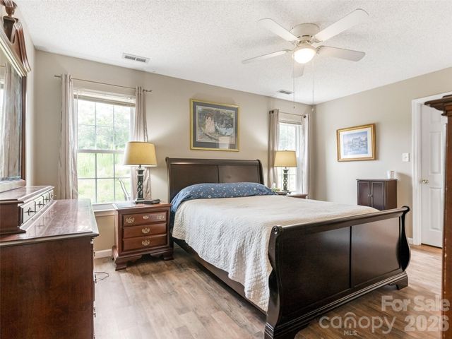1000 Kerry Greens Drive, Matthews, NC 28104