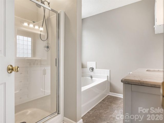 1000 Kerry Greens Drive, Matthews, NC 28104