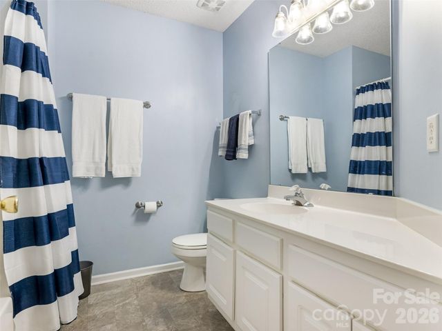 1000 Kerry Greens Drive, Matthews, NC 28104