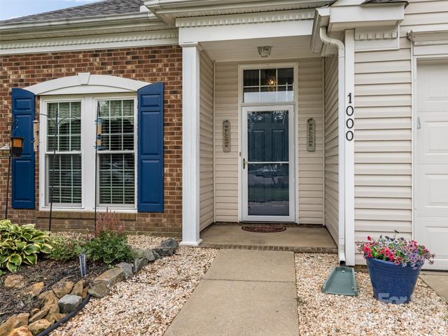 1000 Kerry Greens Drive, Matthews, NC 28104