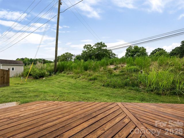 1000 Kerry Greens Drive, Matthews, NC 28104