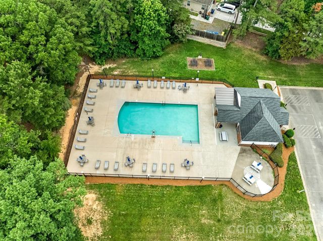 1000 Kerry Greens Drive, Matthews, NC 28104