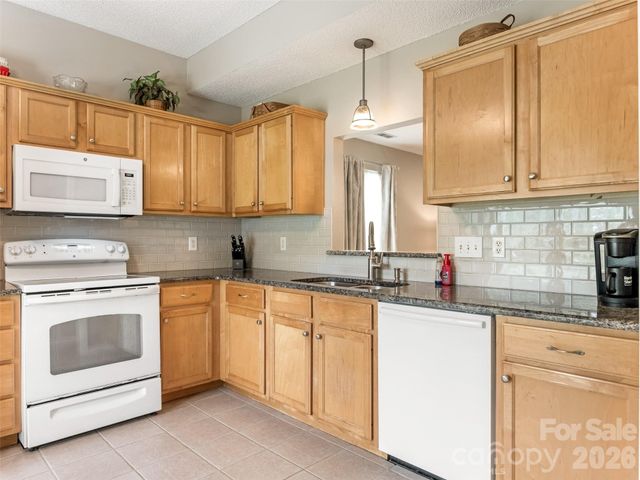 1000 Kerry Greens Drive, Matthews, NC 28104