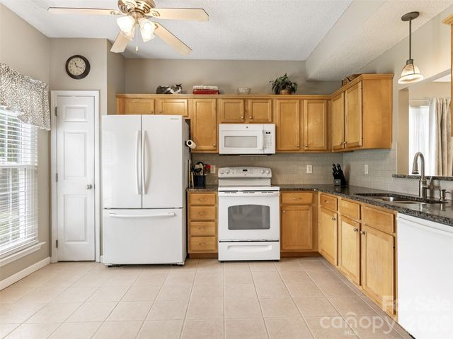 1000 Kerry Greens Drive, Matthews, NC 28104
