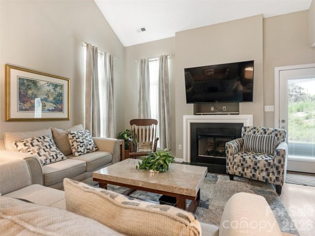 1000 Kerry Greens Drive, Matthews, NC 28104