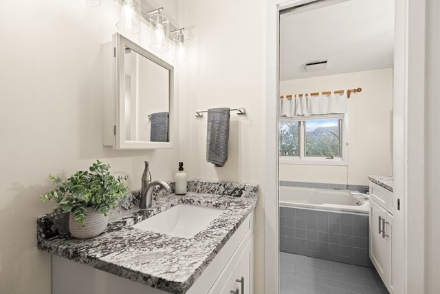 54 Jasper Ln 54, Randolph, MA 02368