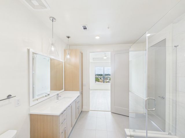 929 Westcott 604, Houston, TX 77007