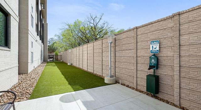 929 Westcott 604, Houston, TX 77007