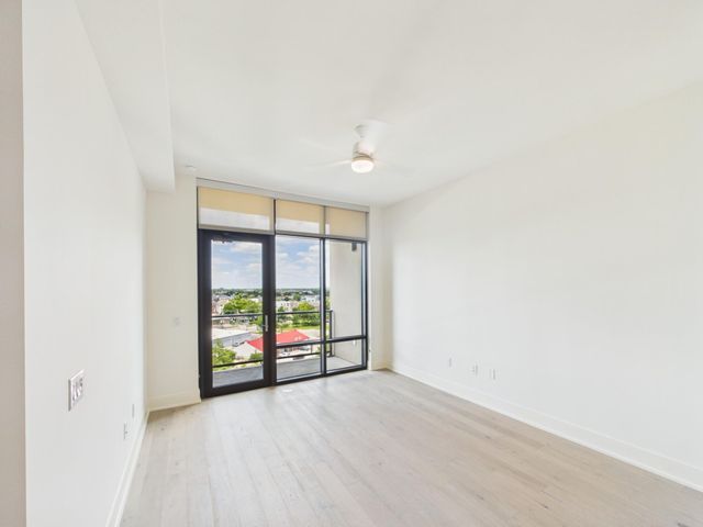 929 Westcott 604, Houston, TX 77007