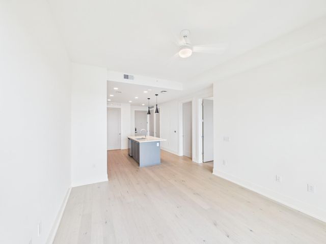 929 Westcott 604, Houston, TX 77007