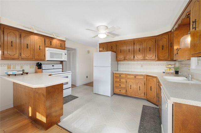 46 Arrowhead Drive, Tiverton, RI 02878