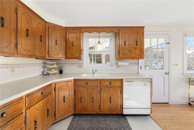 46 Arrowhead Drive, Tiverton, RI 02878