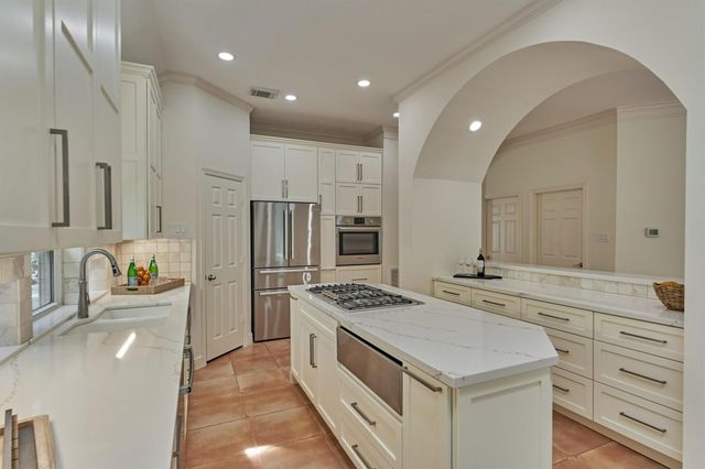 66 S Castlegreen Circle, The Woodlands, TX 77381